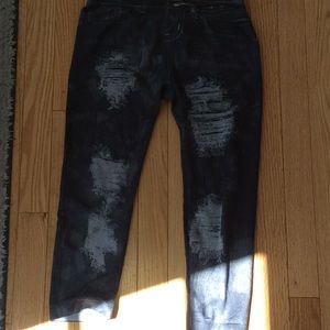 Size small stretchy design ripped pants